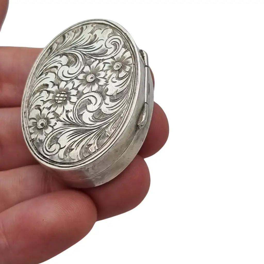 Pastillero antiguo ovalado en plata 800 grabado floral caja de viaje o monedero