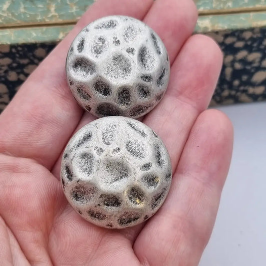 Pendientes vintage NOS grandes y redondos de los años 80 colores metálicos