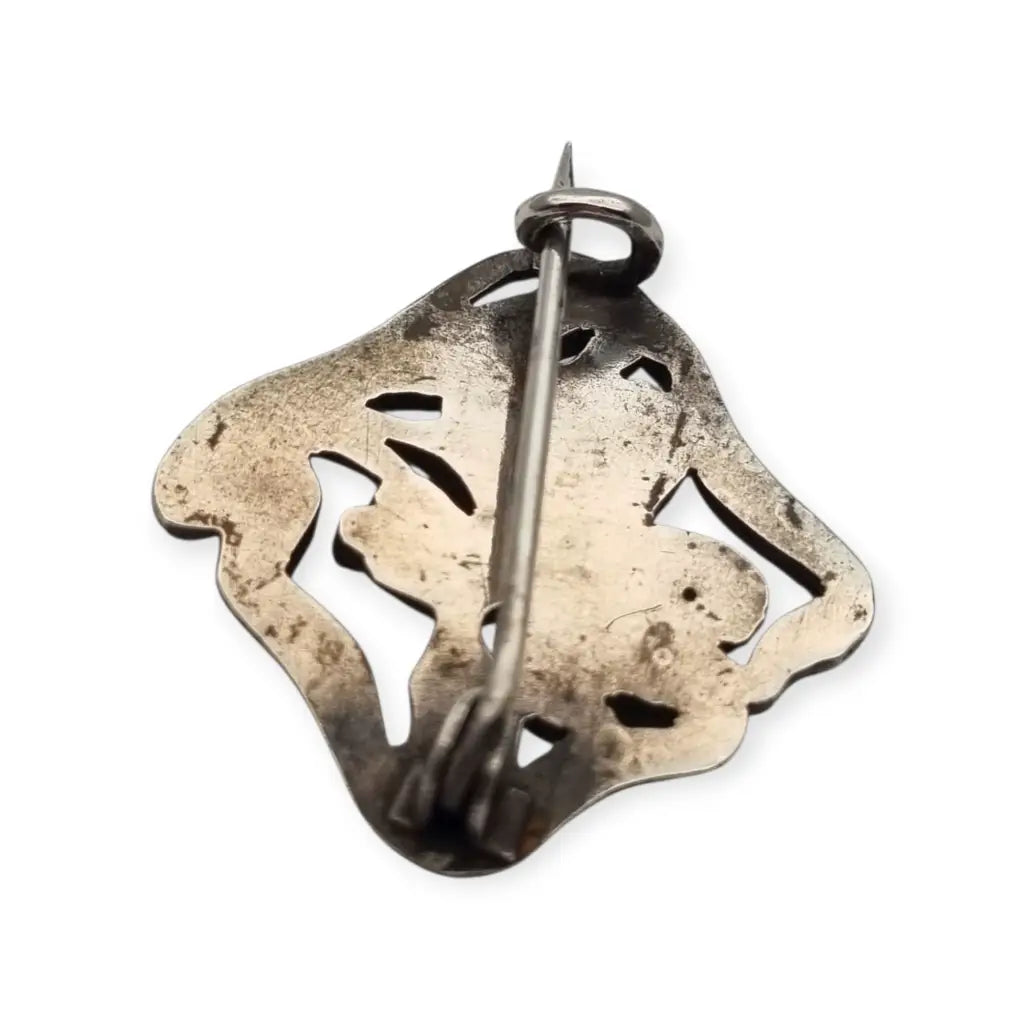 Pequeño Broche Art Nouveau en plata con flor iris relieve – joya floral