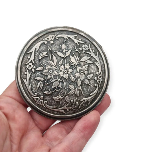 Polvera antigua de plata Art Nouveau Masriera y Carreras con grabado floral