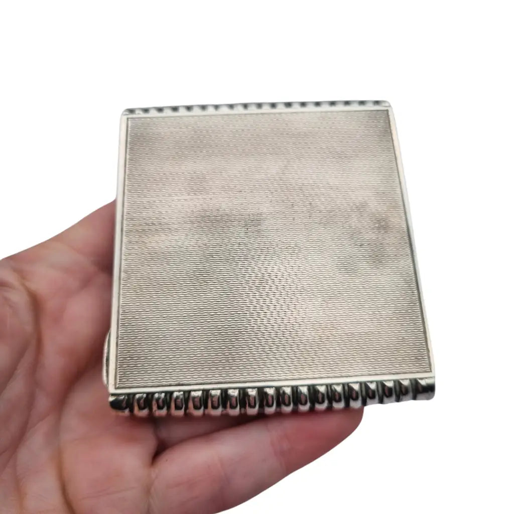 Polvera Art Decó en plata y calcedonia verde espejo interior circa 1930.