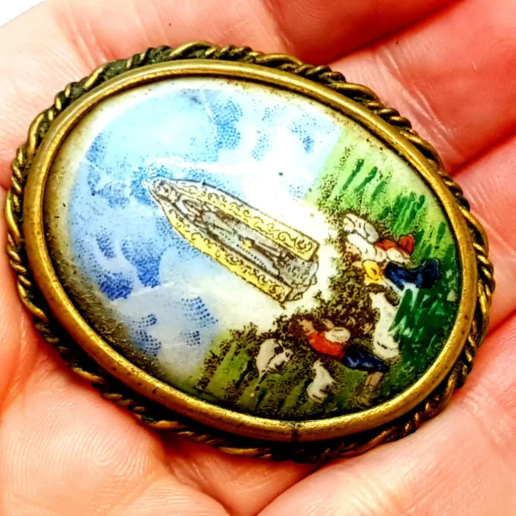 Broche virgen de fátima porcelana pintada limoges colección joyería.