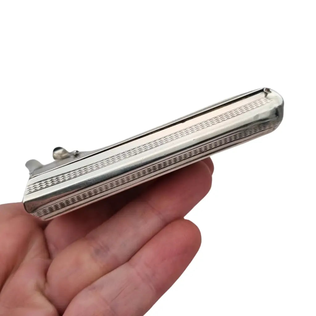 Rara pitillera Art Déco en plata 925 con cerillero integrado y piedra azul