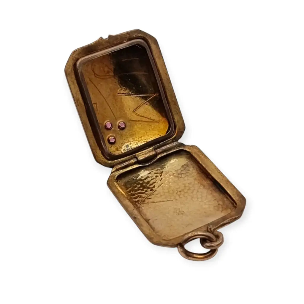 Relicario Art Déco gold filled con trébol de rubíes sintéticos colgante