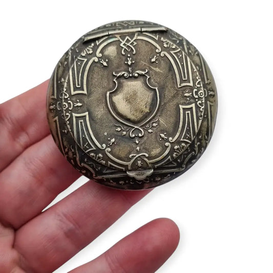 Polvera antigua metálica Art Nouveau con espejo grabado principios siglo XX