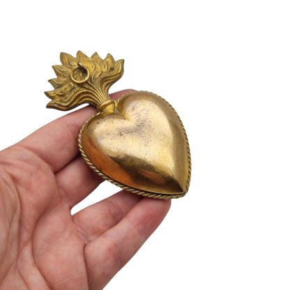 Exvoto mariano antiguo, corazón dorado de devoción, Francia probable, siglo XIX