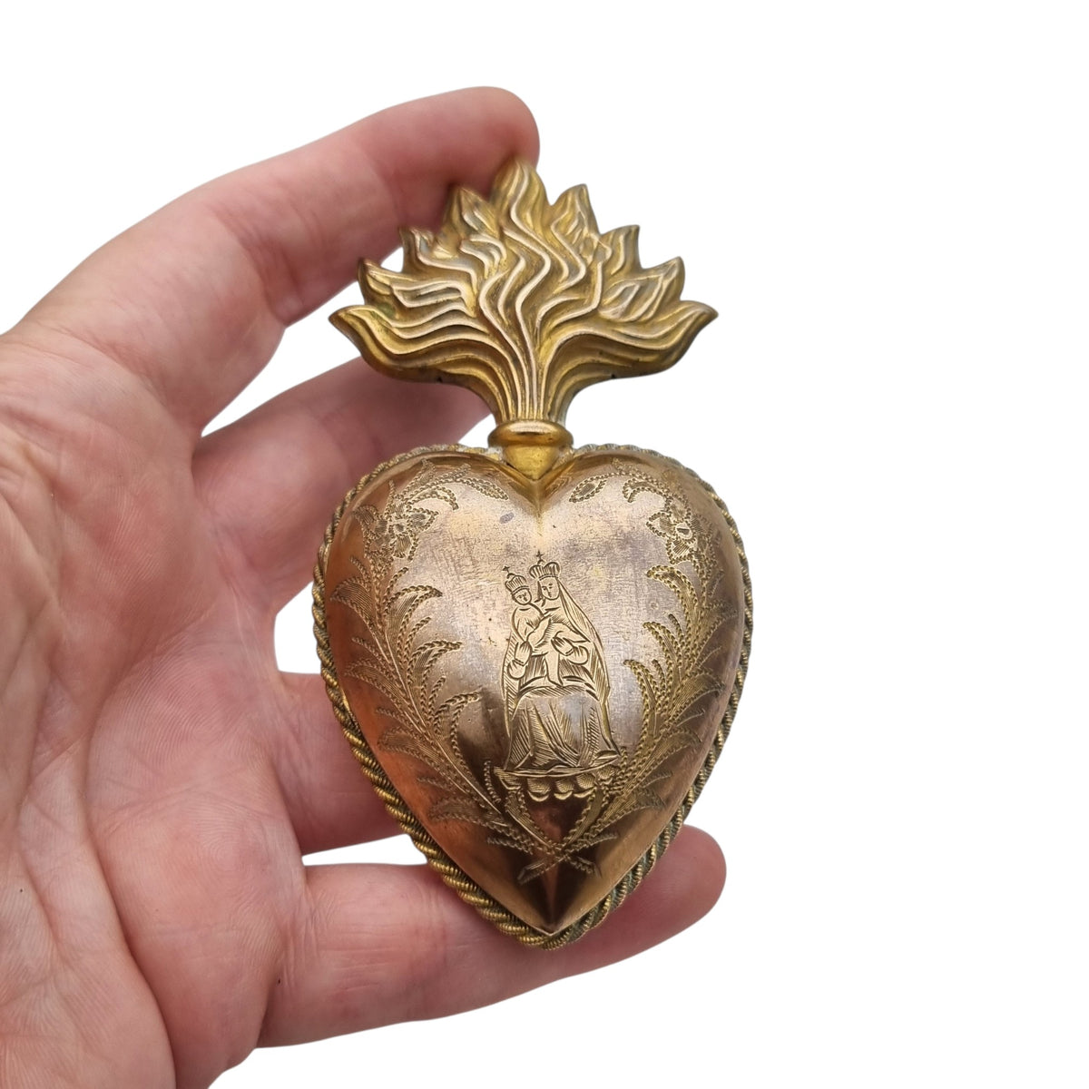 Exvoto mariano antiguo, corazón dorado de devoción, Francia probable, siglo XIX