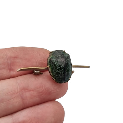 Broche antiguo victoriano Revival Egipcio con escarabajo real en metal dorado, ca. 1880-1905