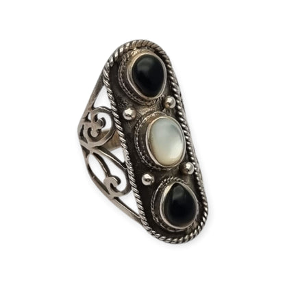 Vintage Spanish 925 silver boho style ring with onyx and mother-of-pearl, 1980s