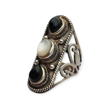 Vintage Spanish 925 silver boho style ring with onyx and mother-of-pearl, 1980s