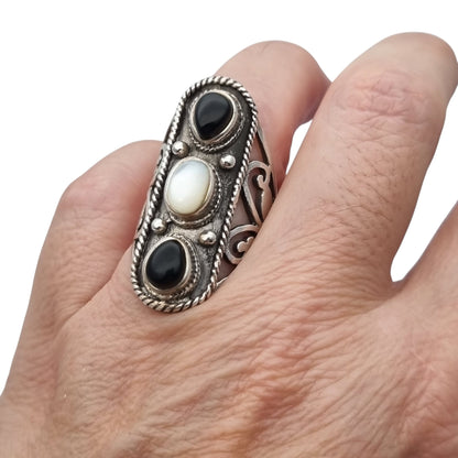 Vintage Spanish 925 silver boho style ring with onyx and mother-of-pearl, 1980s
