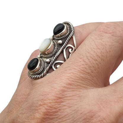 Vintage Spanish 925 silver boho style ring with onyx and mother-of-pearl, 1980s