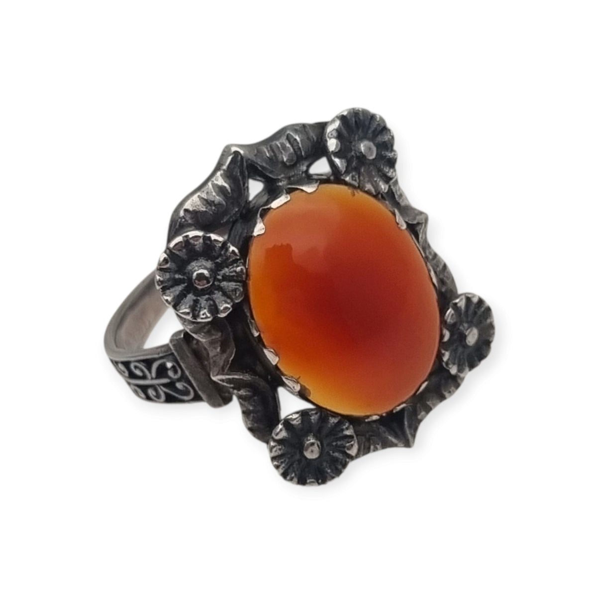 Antique Art Deco silver and carnelian ring with floral decoration, France 1950s
