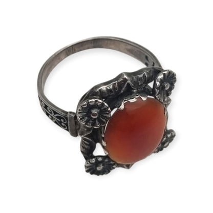 Antique Art Deco silver and carnelian ring with floral decoration, France 1950s