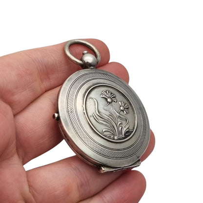 Guardapelo Art Nouveau antiguo de plata 800 con doble portarretrato, grabado floral y piedra rosa, ca. 1900