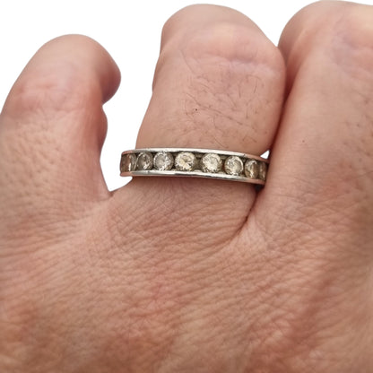 Anillo vintage eternity de plata con circonitas en carril, alianza completa, años 80