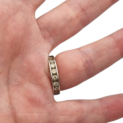 Anillo vintage eternity de plata con circonitas en carril, alianza completa, años 80