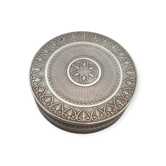 French Belle Époque round guilloché silver box by Albert Deflon, Paris, 1907–1920