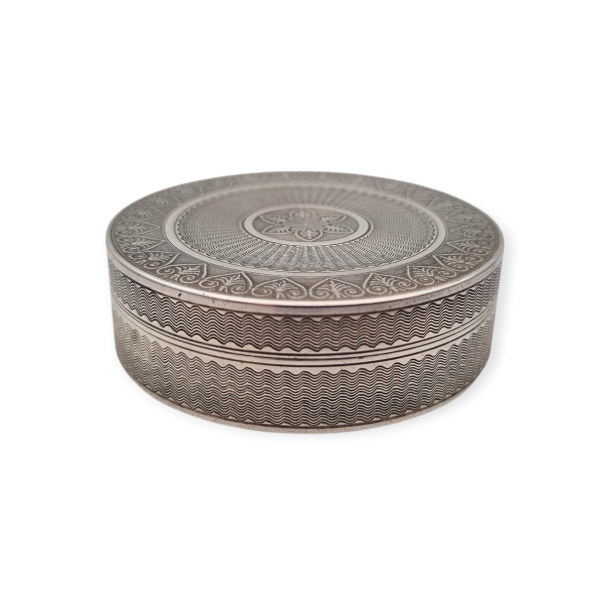 Caja Belle Epoque redonda francesa de plata guilloché de Albert Deflon, París, 1907–1920