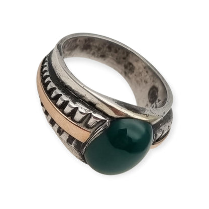 Anillo Vintage de Hombre Clásico de Plata con Calcedonia Verde y Vistas Doradas, Años 60–70