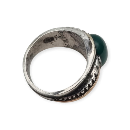 Anillo Vintage de Hombre Clásico de Plata con Calcedonia Verde y Vistas Doradas, Años 60–70