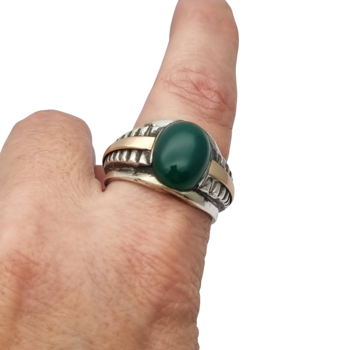 Anillo Vintage de Hombre Clásico de Plata con Calcedonia Verde y Vistas Doradas, Años 60–70