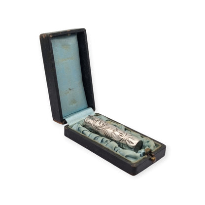 Perfumero Antiguo Art Nouveau de Plata con Decoración Floral en su Estuche, circa 1900