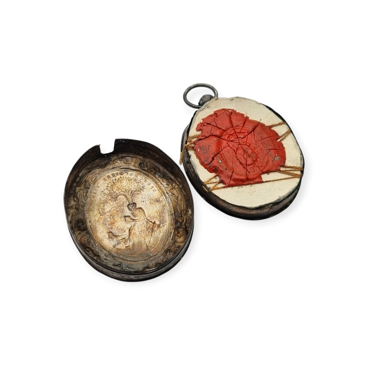 Relicario antiguo de plata de la beata Germana de Pibrac con lacre conservado, siglo XIX
