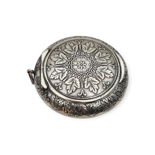 Caja antigua de plata francesa para chatelaine con decoración floral, ca. 1910–1930