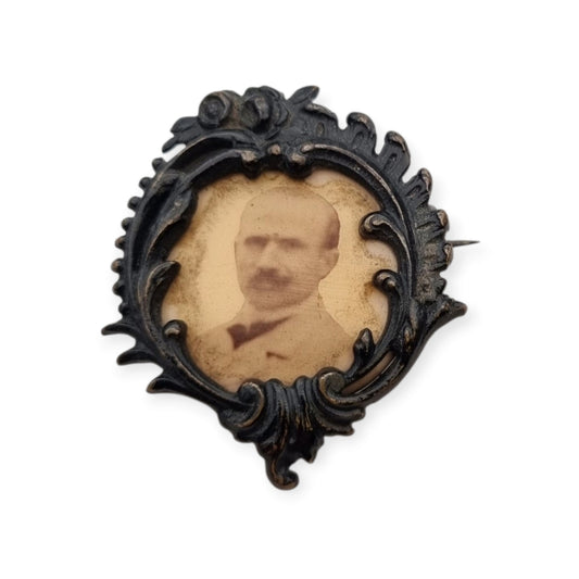 Broche antiguo Art Nouveau de joyería sentimental y de luto con retrato fotográfico, Europa, ca. 1900–1920