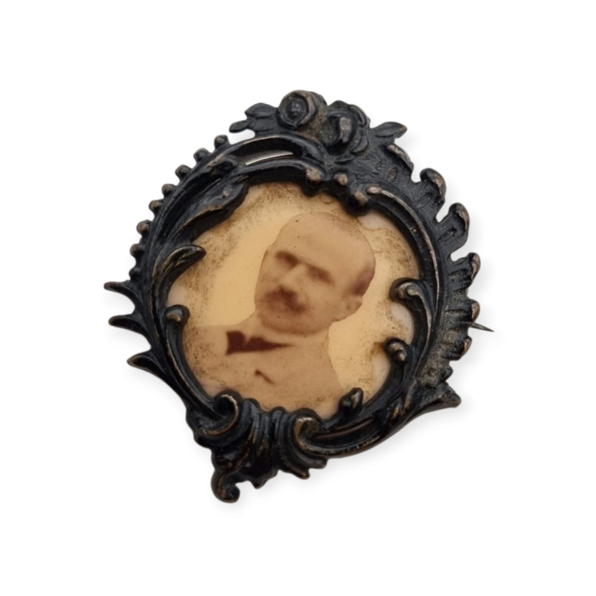 Broche antiguo Art Nouveau de joyería sentimental y de luto con retrato fotográfico, Europa, ca. 1900–1920