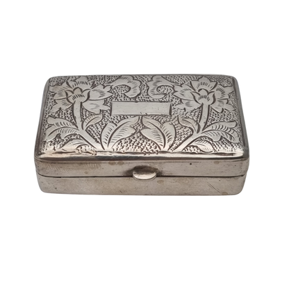 Caja rectangular antigua de plata grabada con decoración floral, Europa siglo XX