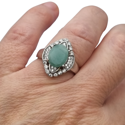 Anillo vintage de cóctel tipo Art Déco, plata con piedra verde y halo tipo marquesa, España, ca. 1980–1990