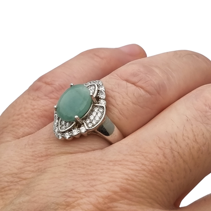 Anillo vintage de cóctel tipo Art Déco, plata con piedra verde y halo tipo marquesa, España, ca. 1980–1990