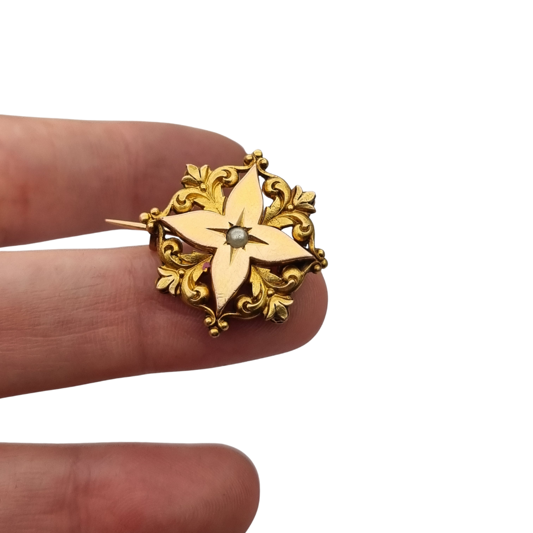 Broche de cuello victoriano FIX en oro laminado y perla central, Francia circa 1900