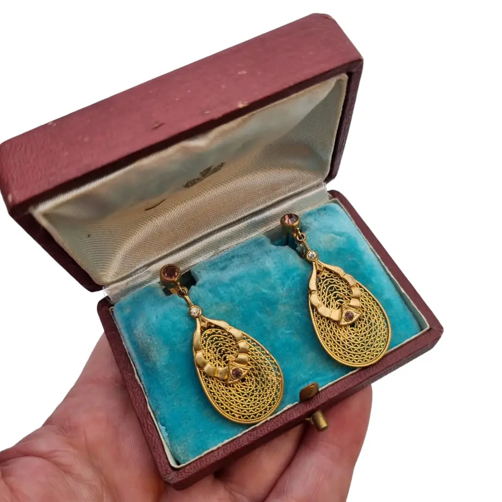 Pendientes belle epoque dorados con estuche original joyería antigua y vintage.
