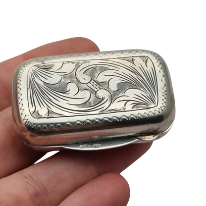 Caja de bolsillo antigua en plata 800, grabado floral de inspiración Art Nouveau, Europa continental, ca. 1900–1935
