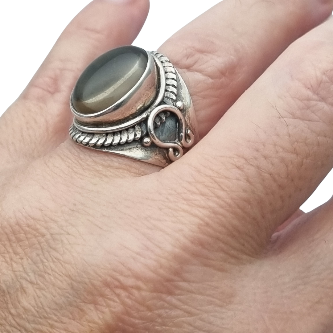 Anillo boho vintage de plata 925 con cabujón ovalado translúcido, circa 1990