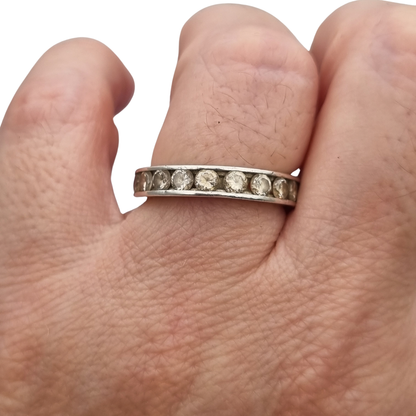Anillo vintage eternity de plata con circonitas en carril, alianza completa, años 80