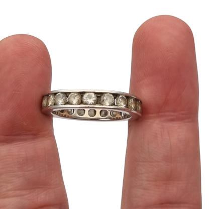 Anillo vintage eternity de plata con circonitas en carril, alianza completa, años 80
