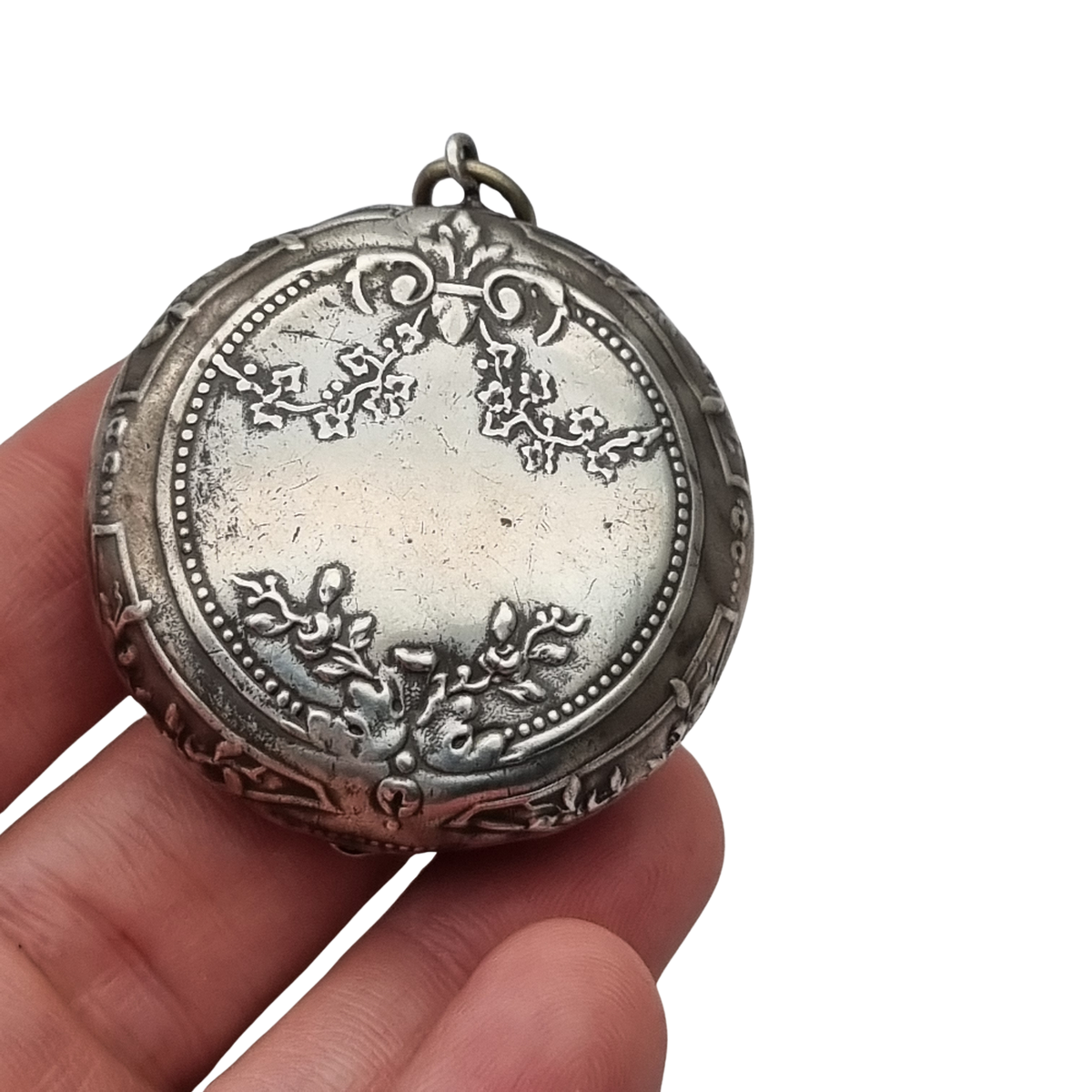 Polvera antigua colgante de plata con espejo, Belle Époque y Art Nouveau, Europa, circa 1900-1915
