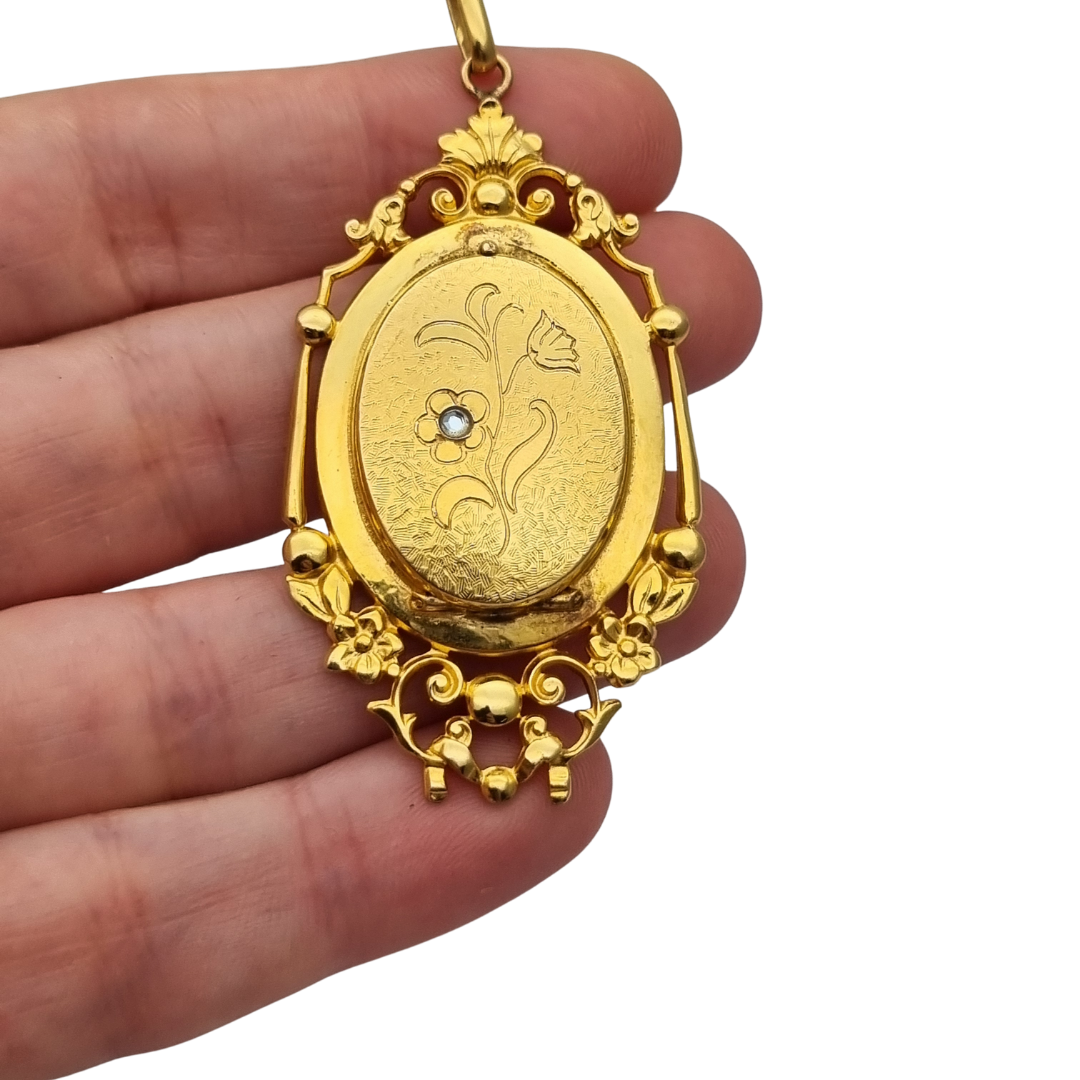 French Marius Legros Art Nouveau gold-plated locket with floral engraving circa 1910