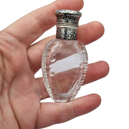 Victorian perfume bottle in cut glass and nielloed silver, circa 1890