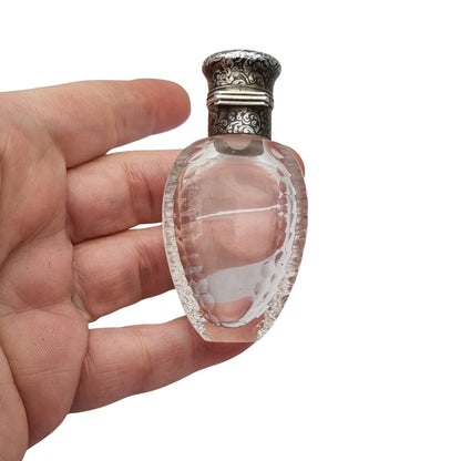 Victorian perfume bottle in cut glass and nielloed silver, circa 1890