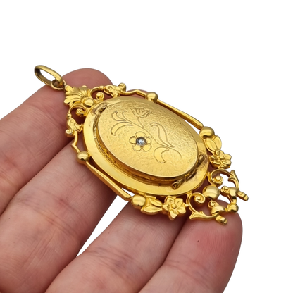 French Marius Legros Art Nouveau gold-plated locket with floral engraving circa 1910