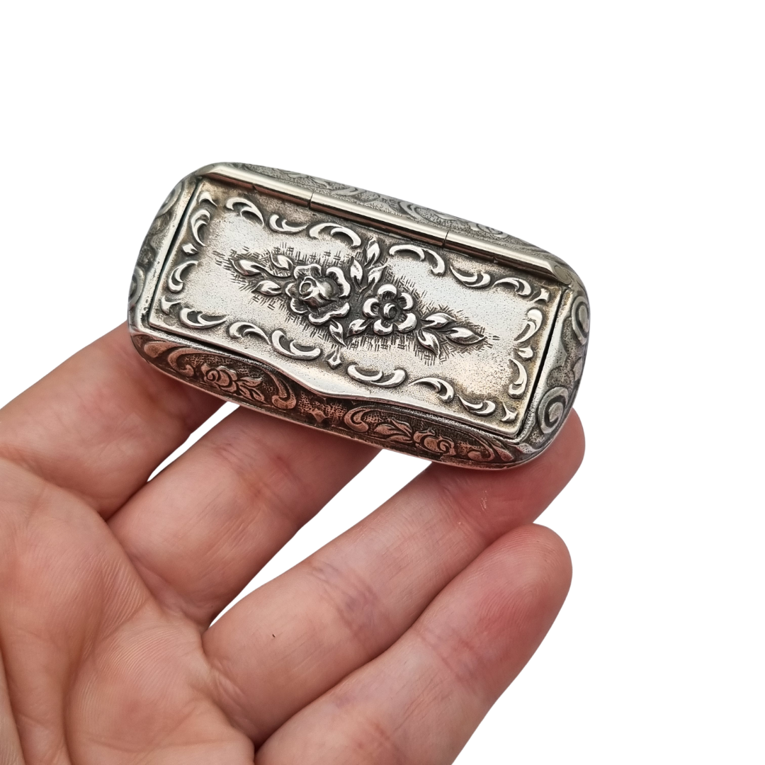 925 silver snuff box, Victorian-inspired, floral decoration, Europe, 20th century