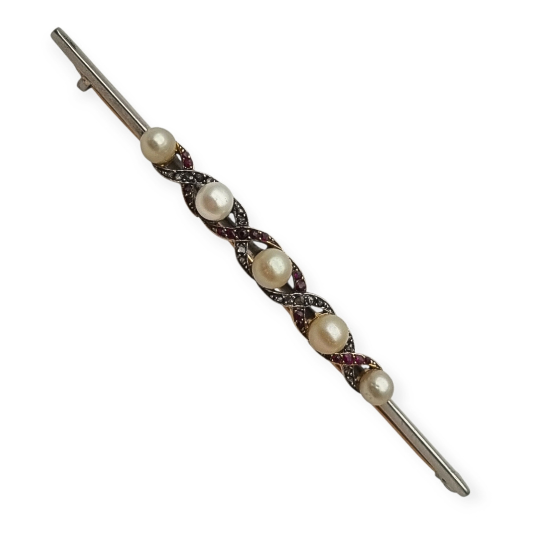 Belle Époque brooch in 14k gold and white metal with pearls, rubies and white sapphires circa 1900
