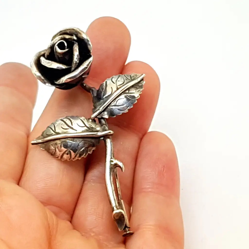 Broche rosa de plata ramo flores. Circa 1950. Joyería antigua y vintage.
