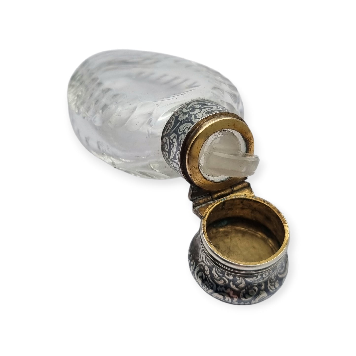 Victorian perfume bottle in cut glass and nielloed silver, circa 1890