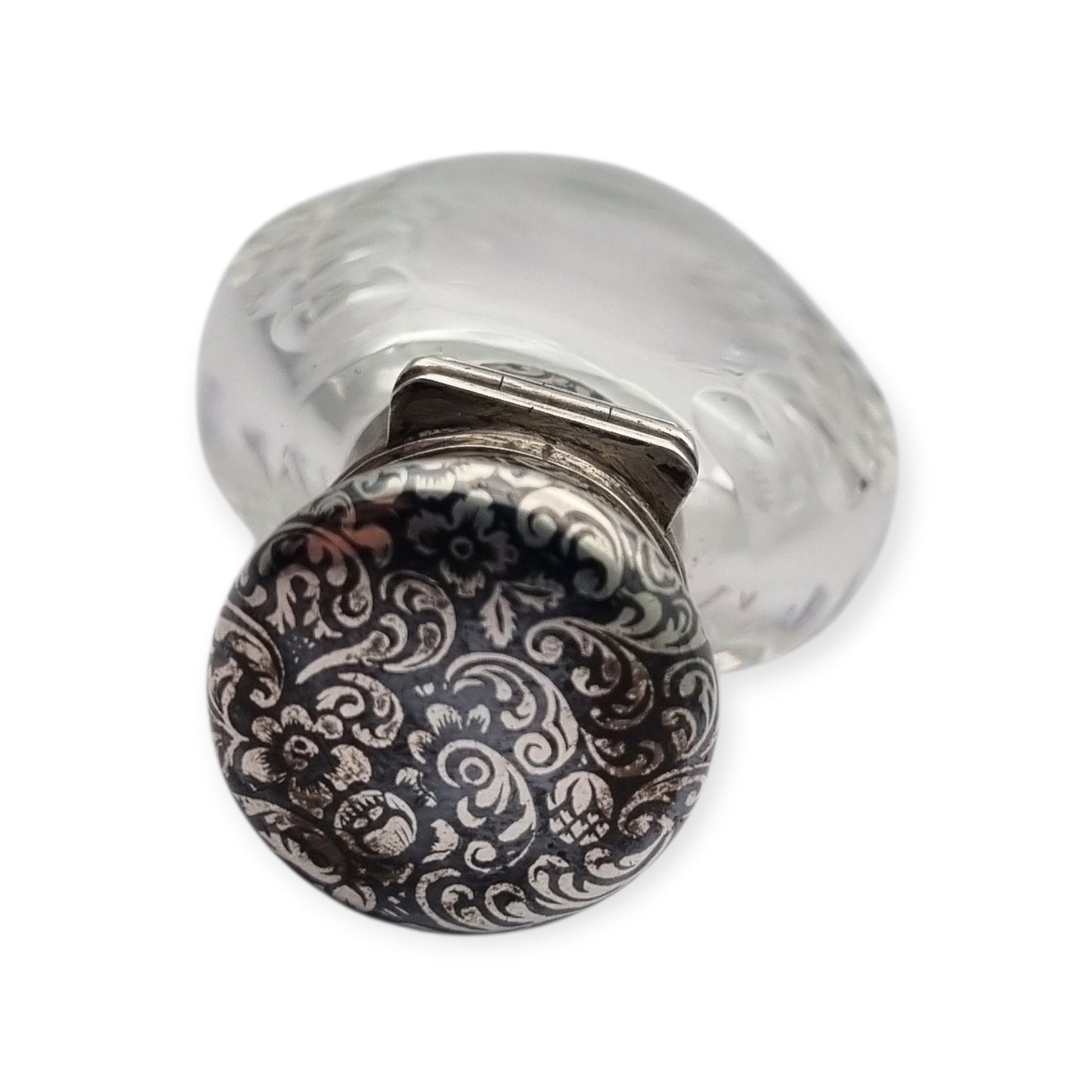 Victorian perfume bottle in cut glass and nielloed silver, circa 1890